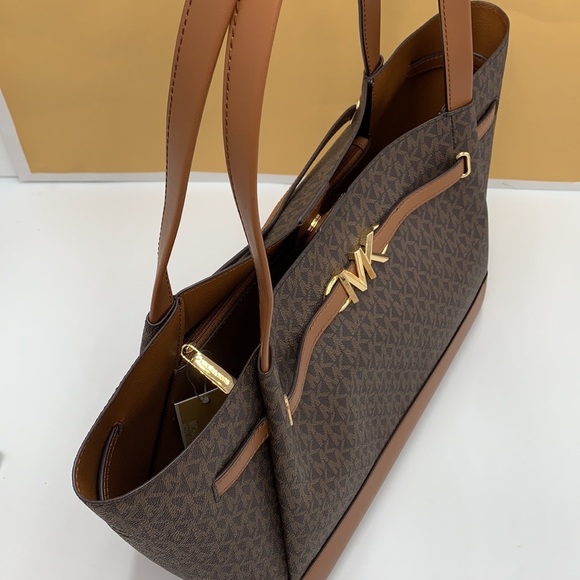 MICHAEL KORS 
Reed Large Belted Logo Tote Bag Brown Signature color - Picture 15 of 15